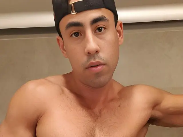 Watch BigGuyMuscle’s Cam Show Live