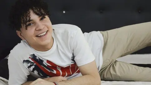 Watch BrunoRoberts’s Cam Show Live