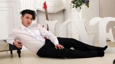 Watch DionysusYoung’s Cam Show Live