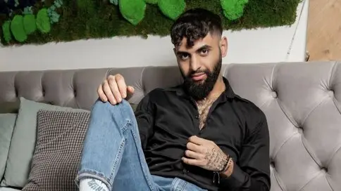 Watch ErickHewler’s Cam Show Live