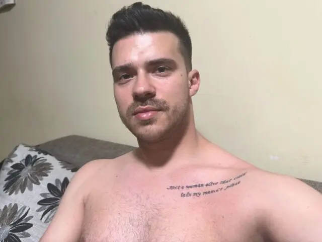 Watch JohnAndrews’s Cam Show Live