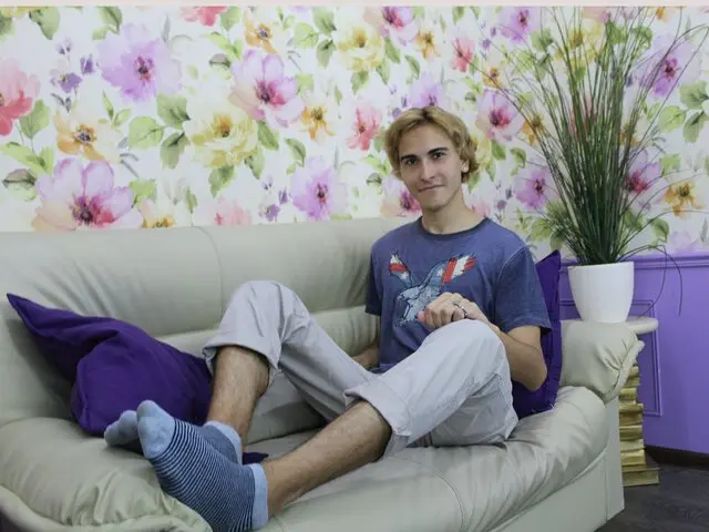 Watch NickCarson’s Cam Show Live