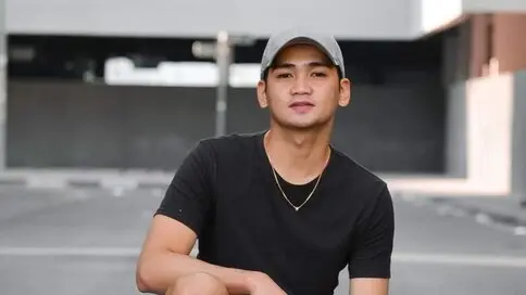 Watch VonElliot’s Cam Show Live