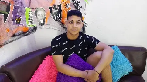 Watch WilfreJhons’s Cam Show Live