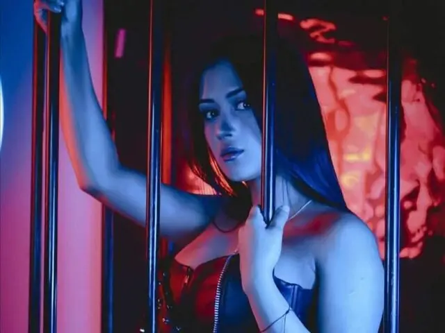 Watch AnniRousse’s Cam Show Live