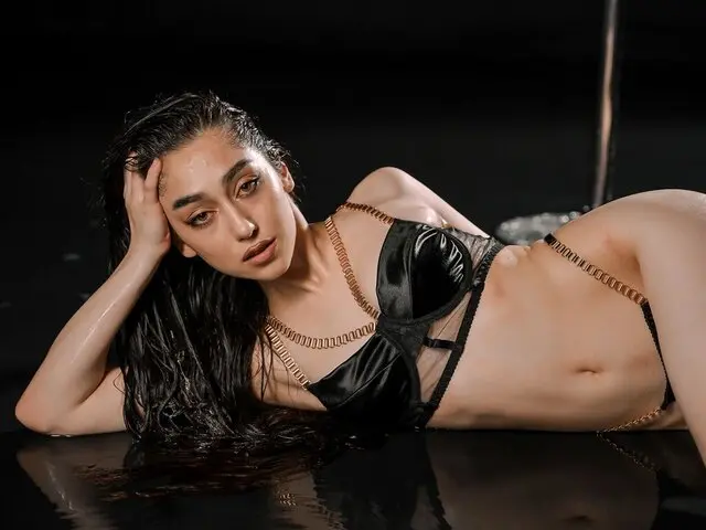 Watch AlsuGwen’s Cam Show Live