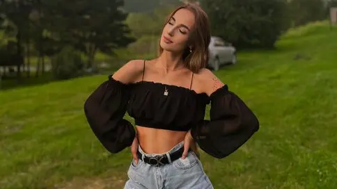 Watch BarbieRaw’s Cam Show Live