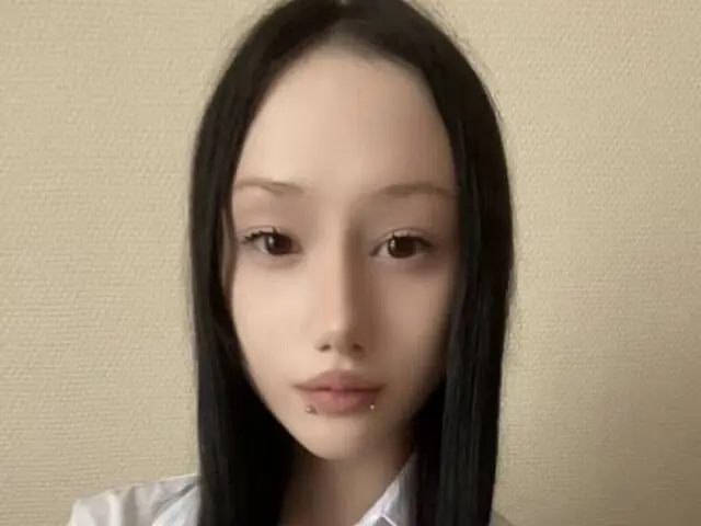 Watch CelsaHierro’s Cam Show Live