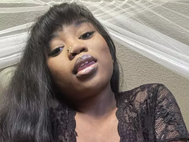 Watch ChavaReigns’s Cam Show Live