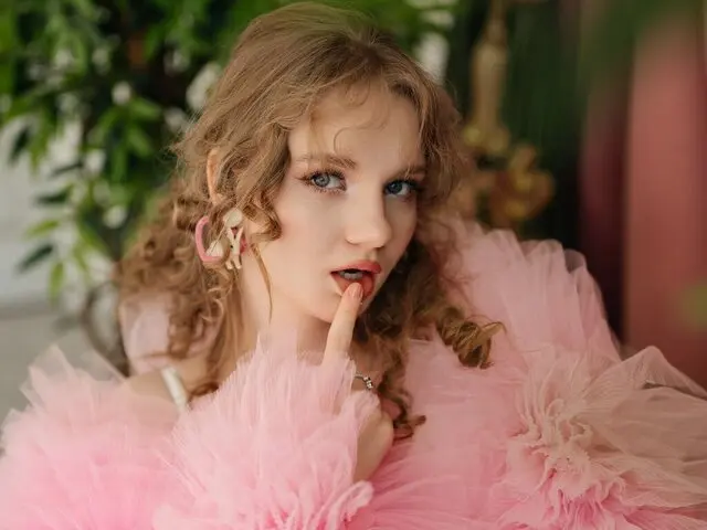 Watch ChloeMillis’s Cam Show Live