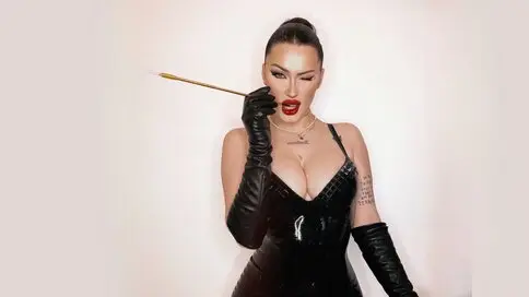 Watch ChristineRum’s Cam Show Live