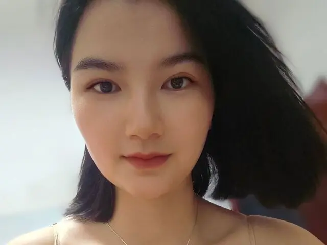 Watch Clarins’s Cam Show Live