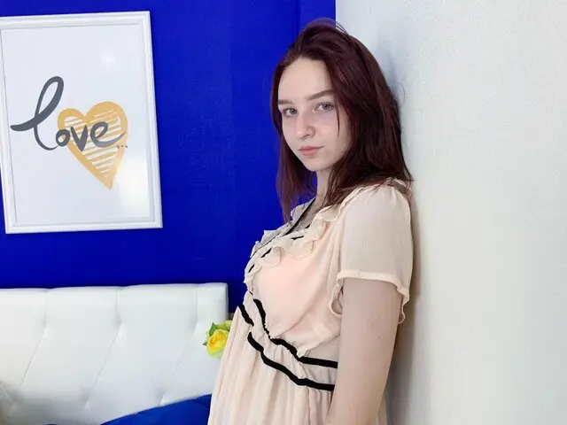 Watch CoraShaine’s Cam Show Live