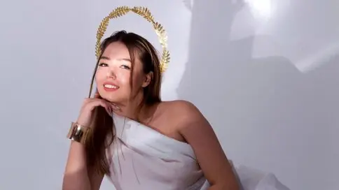 Watch ElaKale’s Cam Show Live