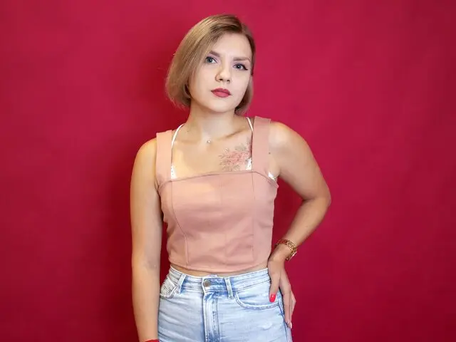 Watch EmmaWade’s Cam Show Live