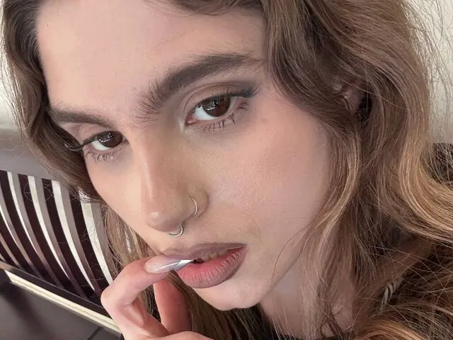 Watch EvaEddie’s Cam Show Live