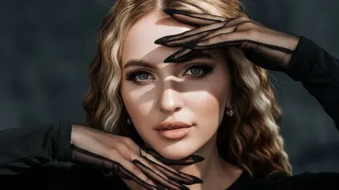 Watch EvaVibe’s Cam Show Live