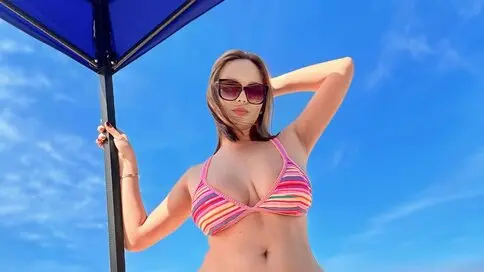 Watch FelictyStar’s Cam Show Live