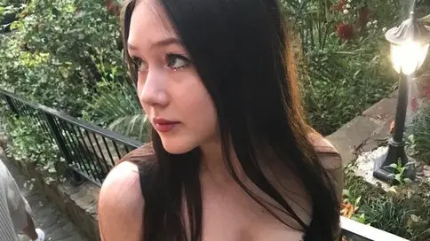 Watch GiannaSky’s Cam Show Live