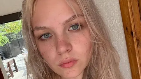 Watch JuneLane’s Cam Show Live