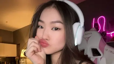 Watch LaraSilina’s Cam Show Live