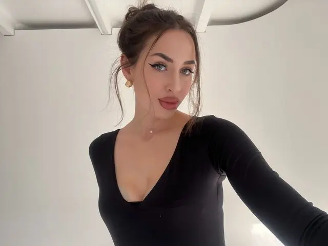 Watch LisaBelle’s Cam Show Live