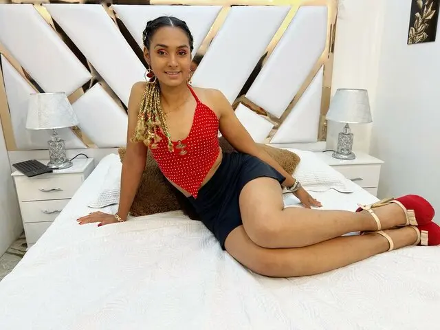 Watch LuisaSwift’s Cam Show Live