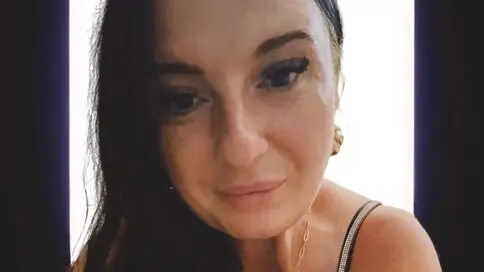 Watch MelaniaKane’s Cam Show Live