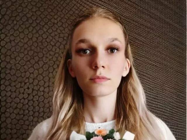 Watch MonaBlare’s Cam Show Live