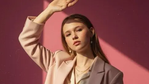 Watch NabukaLineskine’s Cam Show Live