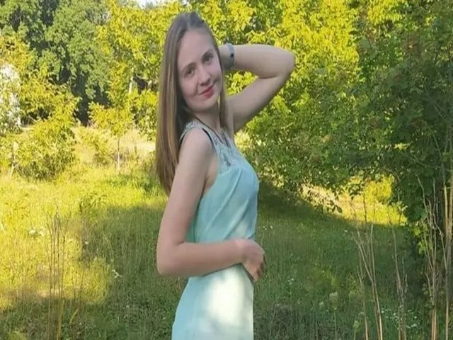 Watch OxiKarolina’s Cam Show Live