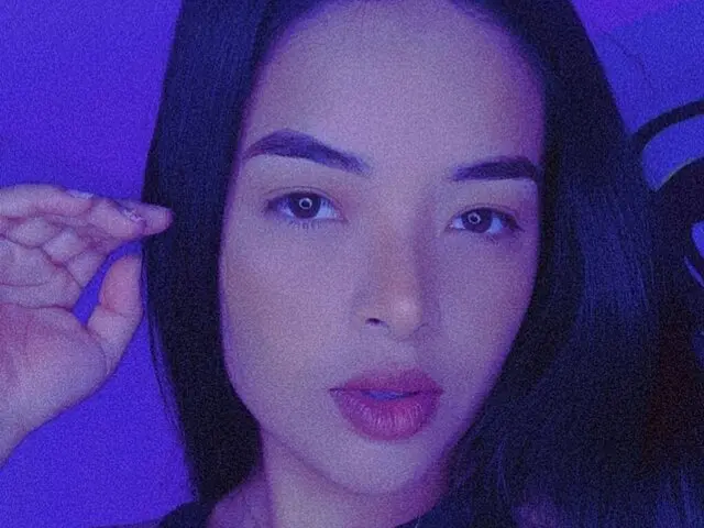 Watch PauletteLeroy’s Cam Show Live