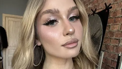 Watch SaphiraLuxe’s Cam Show Live