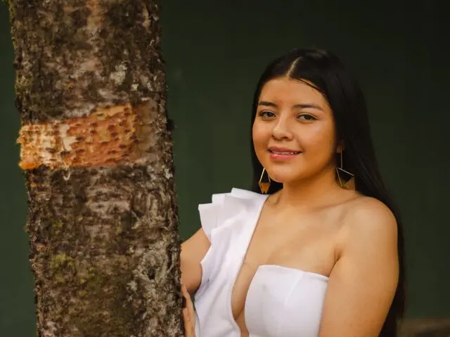 Watch SaraRoy’s Cam Show Live