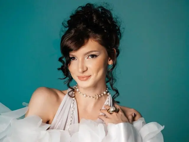 Watch SophiaProve’s Cam Show Live