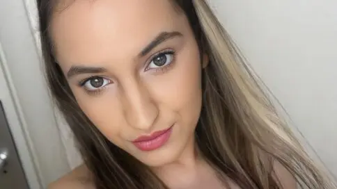 Watch TessaQuinn’s Cam Show Live