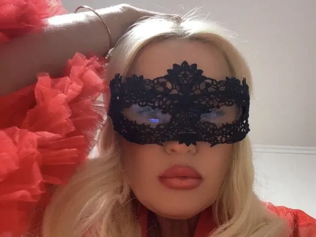 Watch BlondeLana’s Cam Show Live
