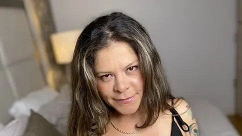Watch MartinaGiove’s Cam Show Live
