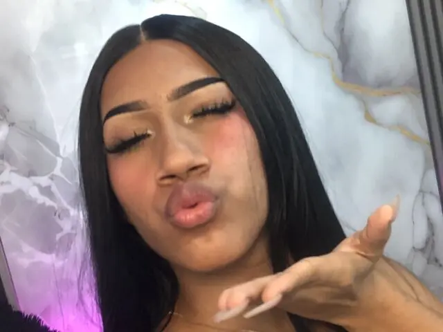 Watch KylieVala’s Cam Show Live